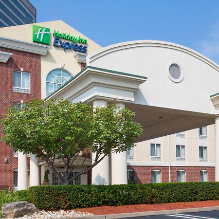 Holiday Inn Express Tower Center New Brunswick By Ihg East Brunswick Exterior foto