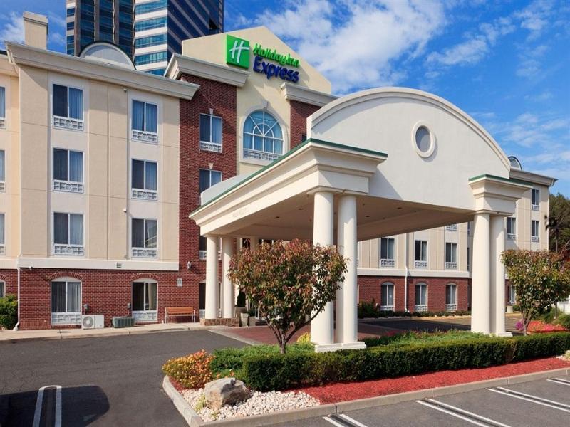 Holiday Inn Express Tower Center New Brunswick By Ihg East Brunswick Exterior foto