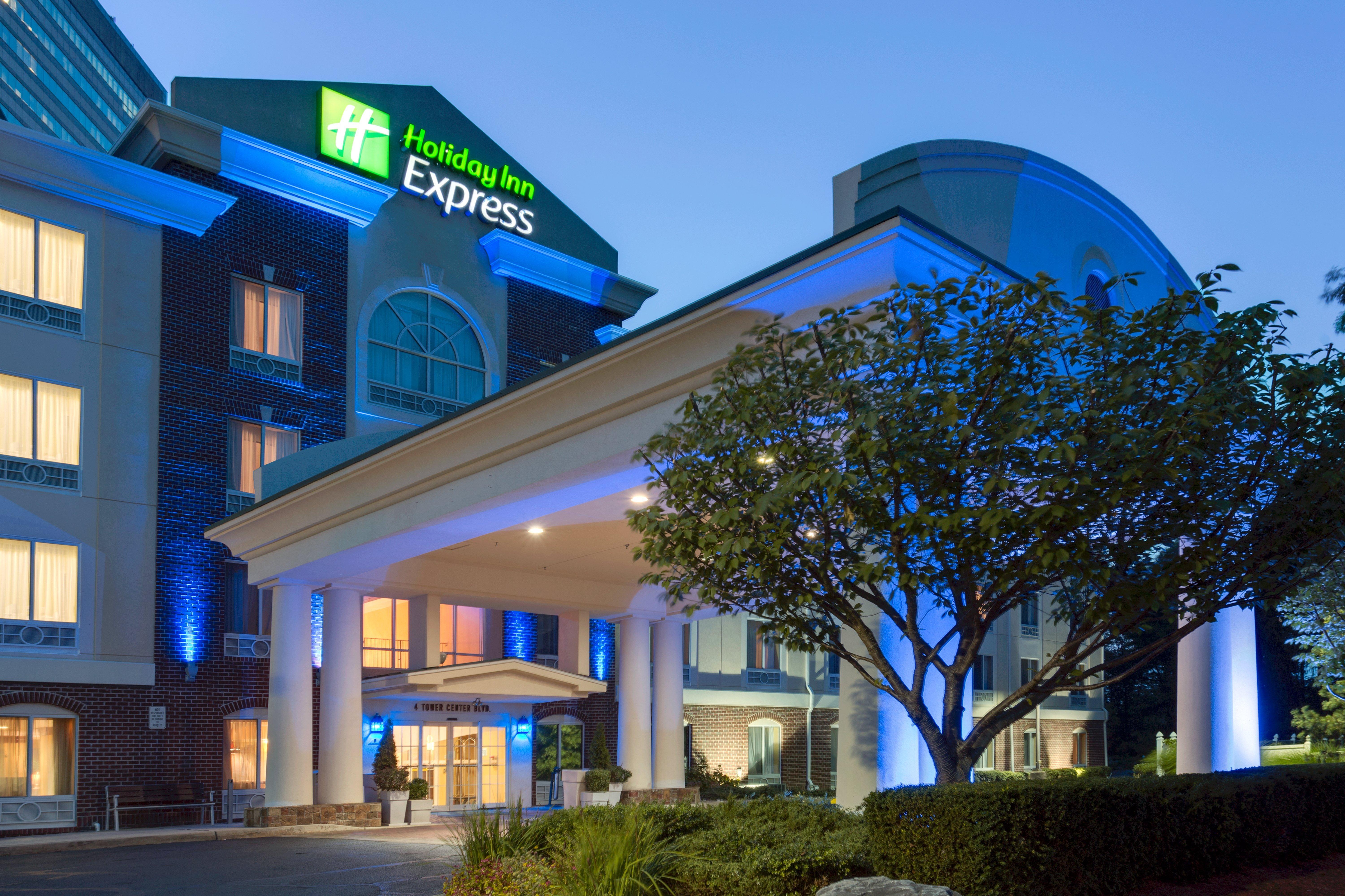 Holiday Inn Express Tower Center New Brunswick By Ihg East Brunswick Exterior foto