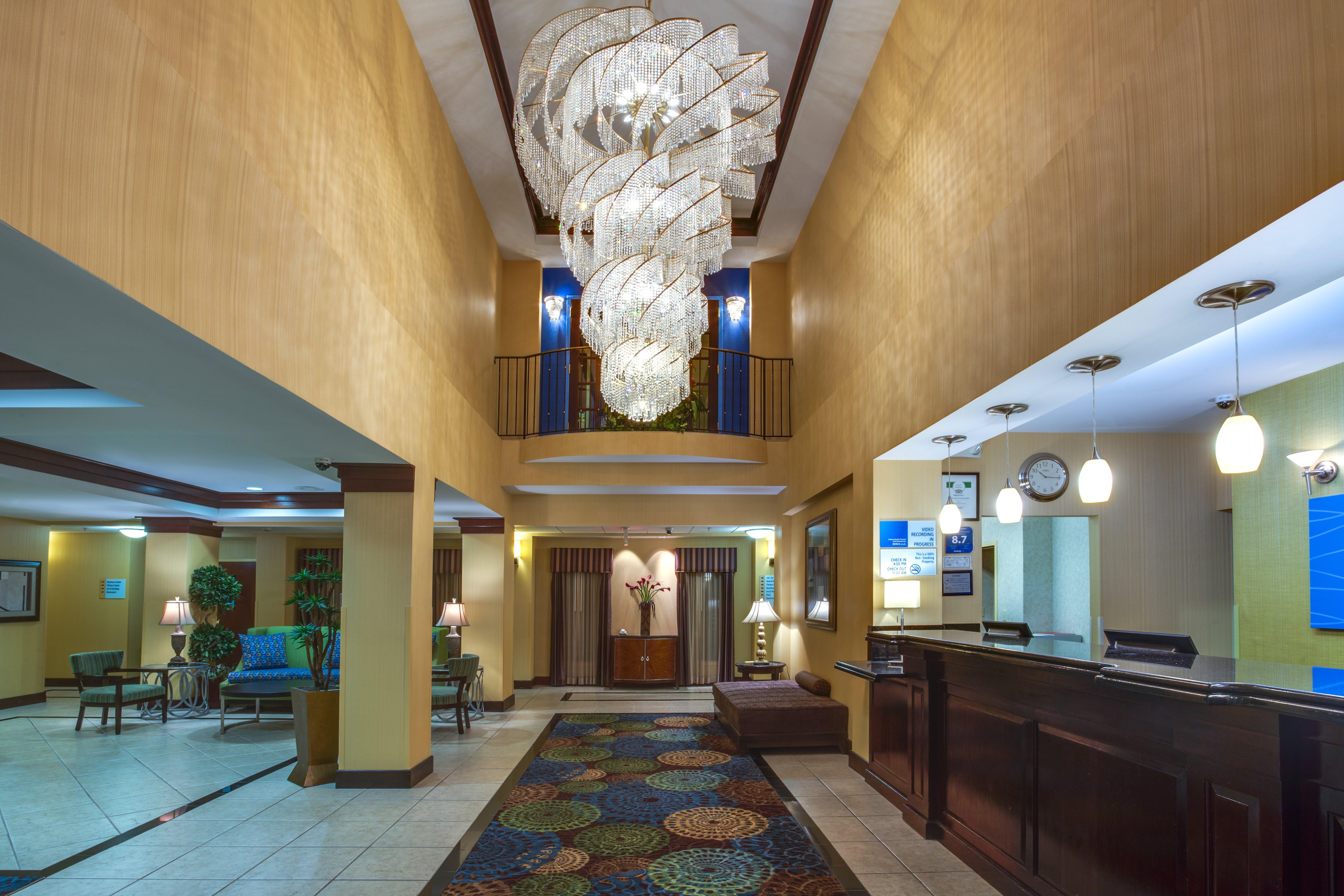 Holiday Inn Express Tower Center New Brunswick By Ihg East Brunswick Exterior foto