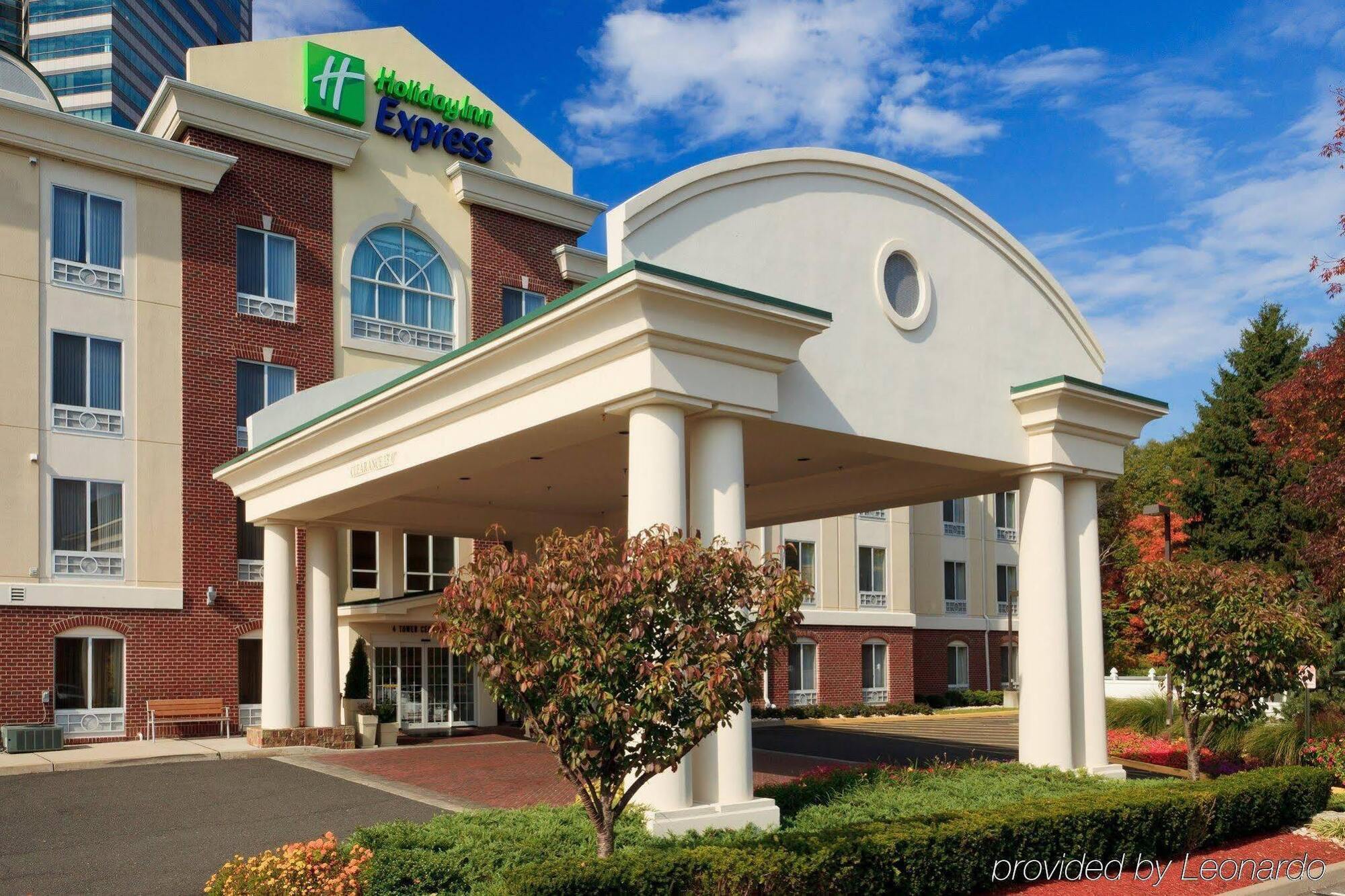 Holiday Inn Express Tower Center New Brunswick By Ihg East Brunswick Exterior foto